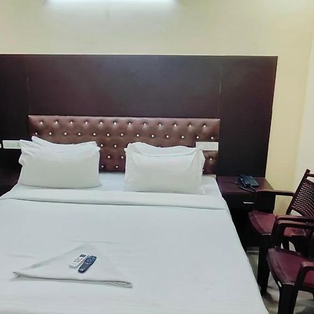 Pph Royal Gs Comforts Opp Mall Of Asia Bangalore Exterior foto