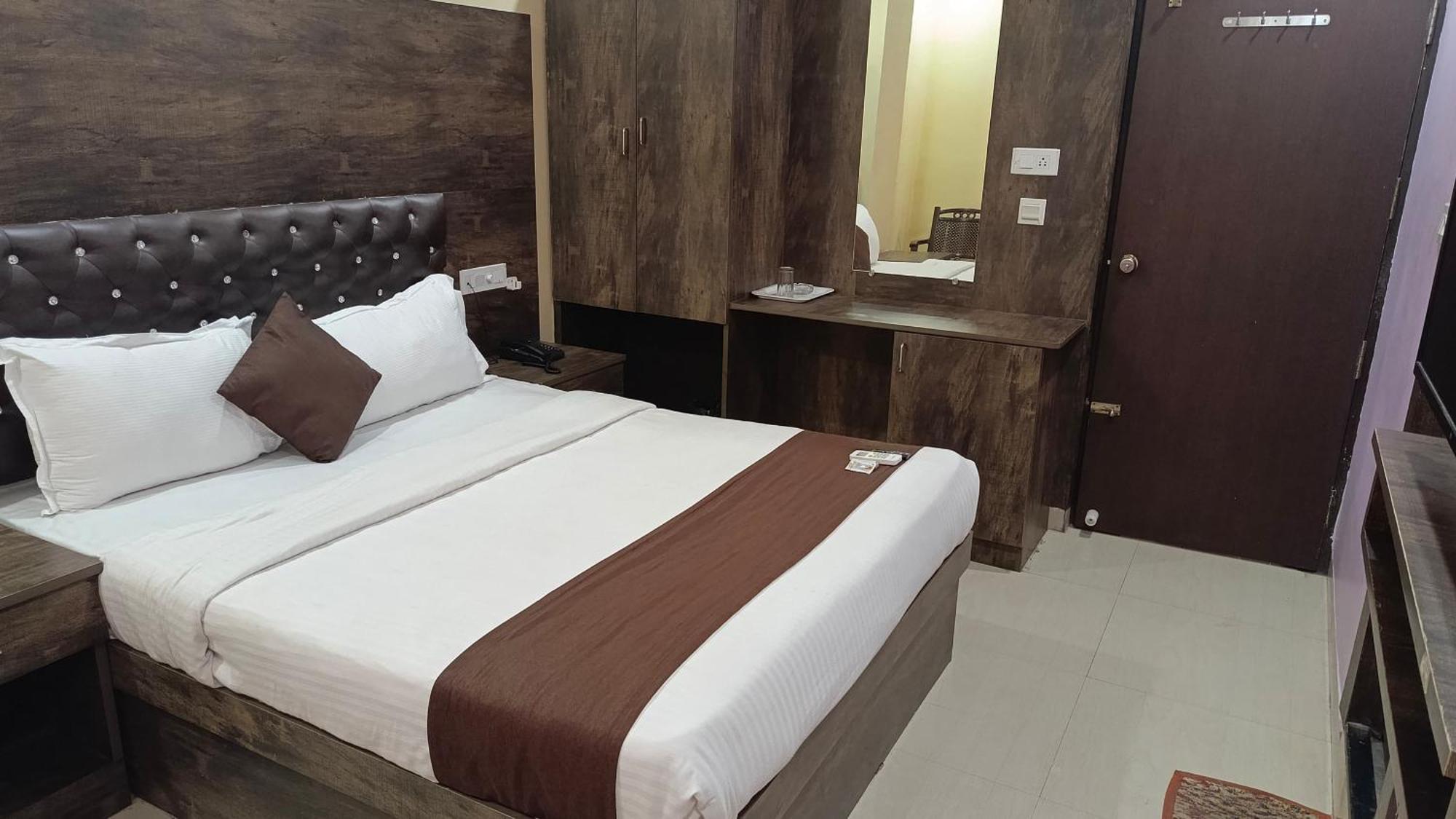 Pph Royal Gs Comforts Opp Mall Of Asia Bangalore Exterior foto