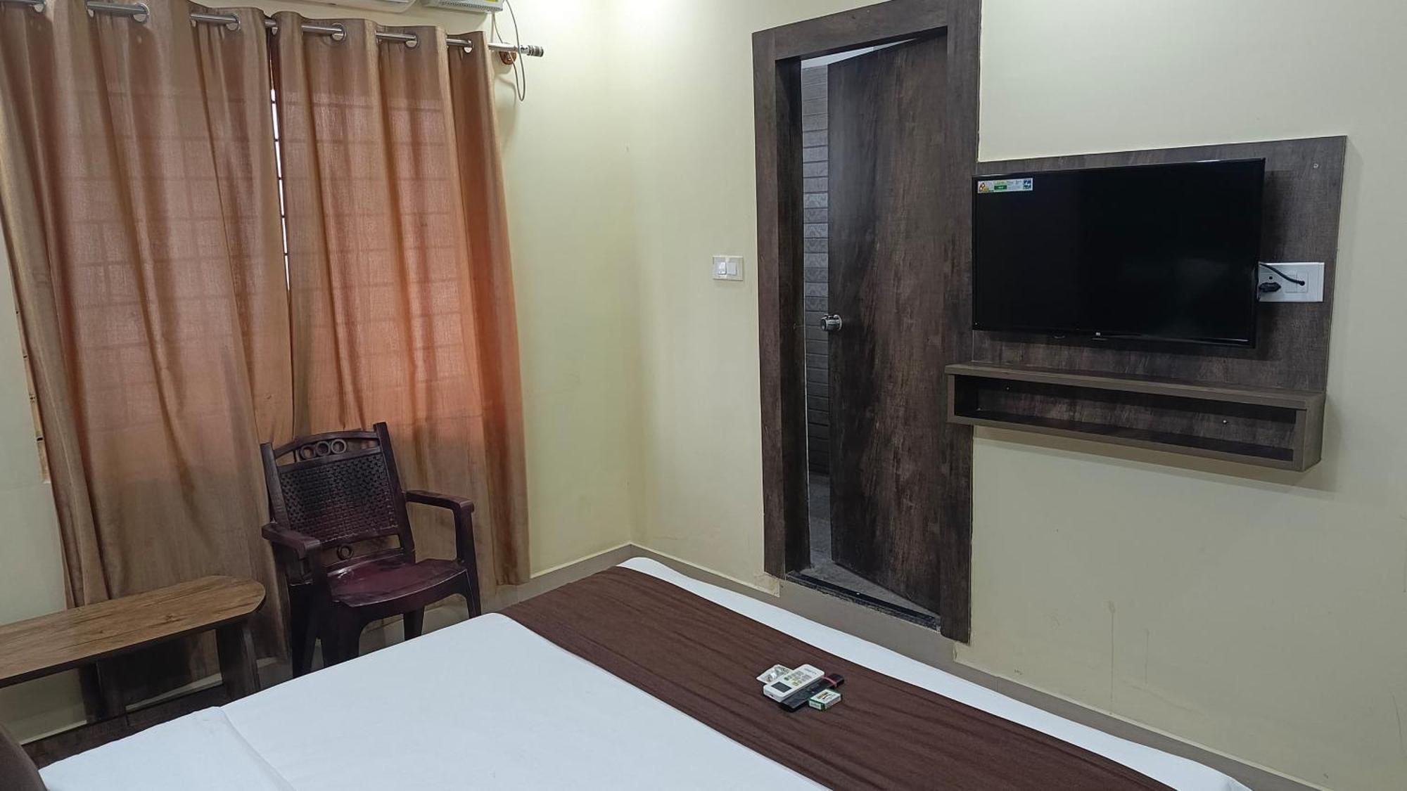 Pph Royal Gs Comforts Opp Mall Of Asia Bangalore Exterior foto