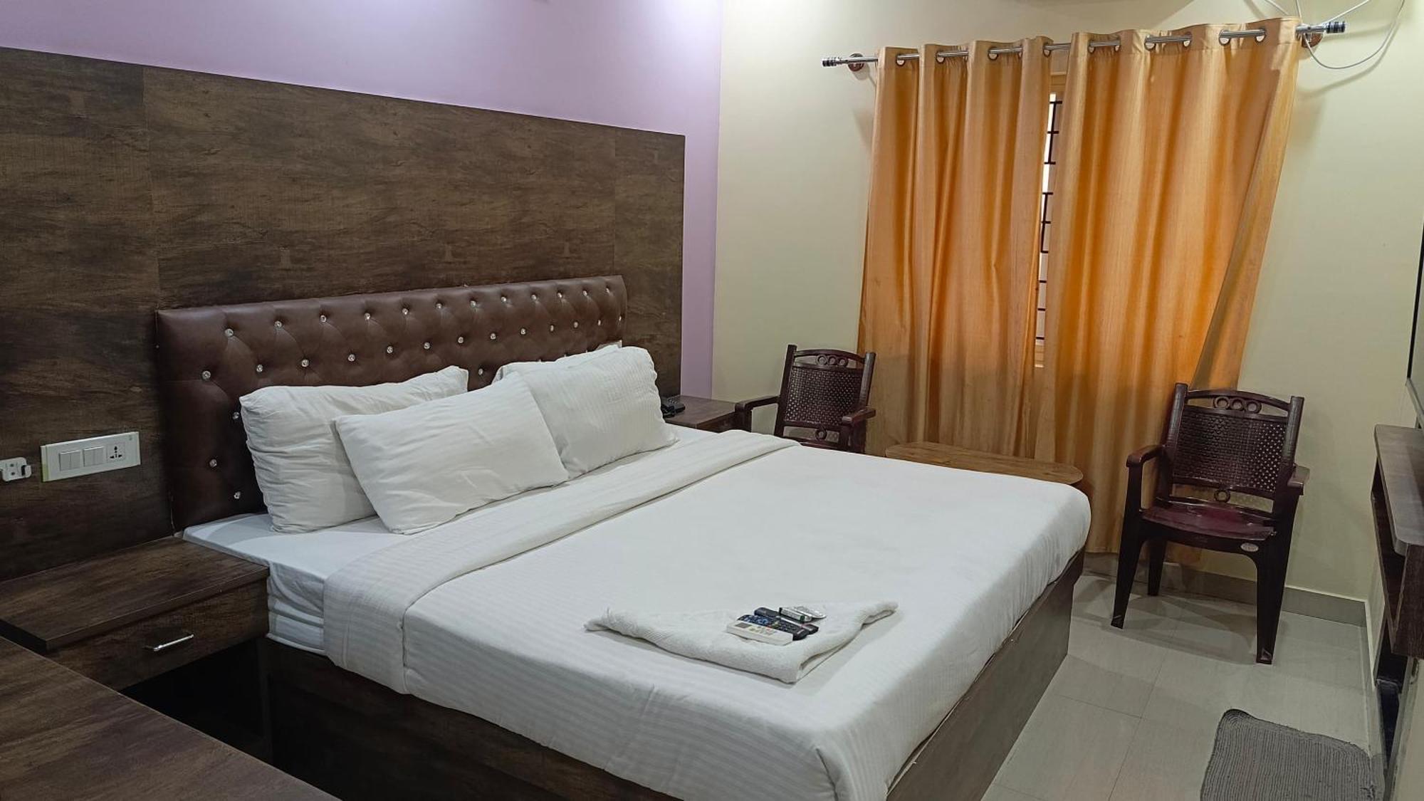 Pph Royal Gs Comforts Opp Mall Of Asia Bangalore Exterior foto