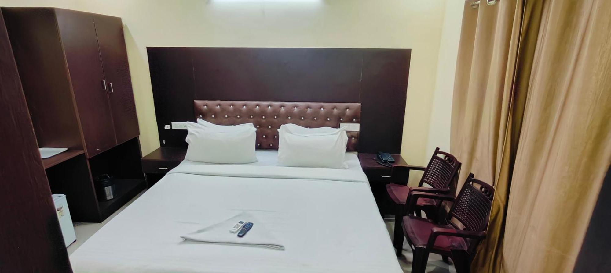 Pph Royal Gs Comforts Opp Mall Of Asia Bangalore Exterior foto