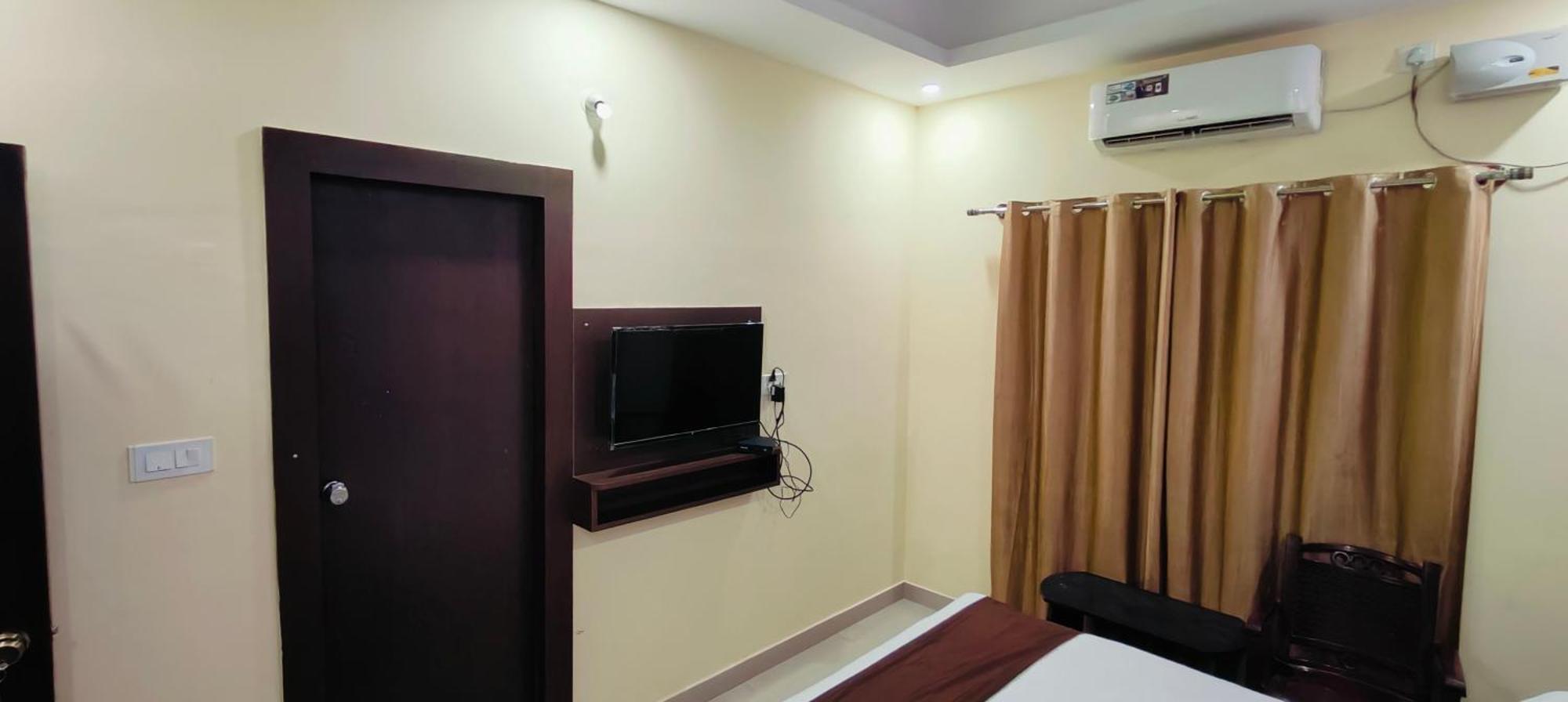 Pph Royal Gs Comforts Opp Mall Of Asia Bangalore Exterior foto