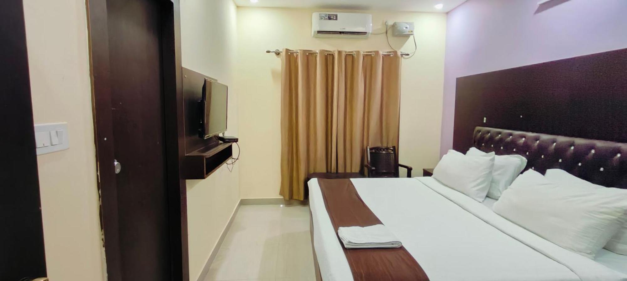 Pph Royal Gs Comforts Opp Mall Of Asia Bangalore Exterior foto